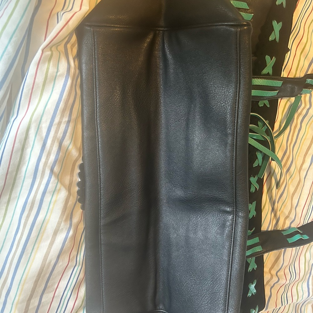 Black and Green Handbag - Picture 4 of 4